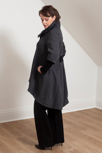 Woman wearing the Grace coat in grey wool - side view